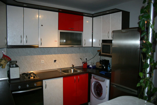 Кухненски мебели - Кухня - Бяло и червено